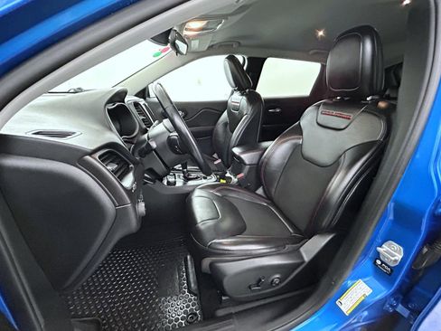 Used 2021 Jeep Cherokee Trailhawk image 10