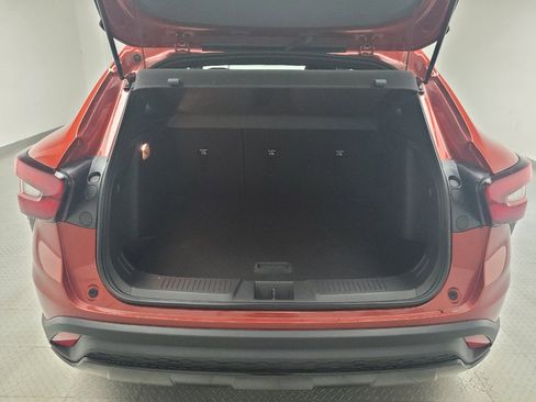 Used 2024 Chevrolet Trax RS w/ Sunroof Package FWD image 29