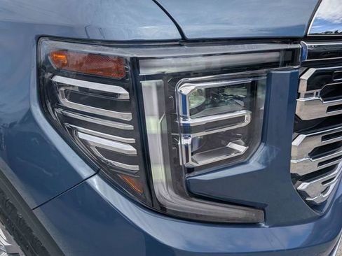 Used 2024 GMC Sierra 1500 Denali w/ Technology Package AWD/4WD image 9