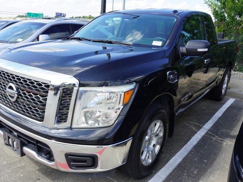 Used 2017 Nissan Titan SV w/ All Weather Package (L93) AWD/4WD image 4