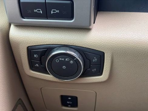 Used 2015 Ford F150 Lariat w/ Equipment Group 502A Luxury RWD image 33