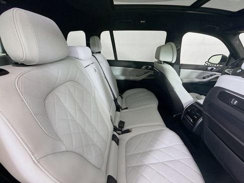 Used 2024 BMW X7 xDrive40i w/ Parking Assistance Package image 29