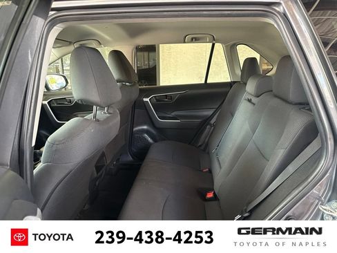 Used 2021 Toyota RAV4 LE AWD/4WD image 16