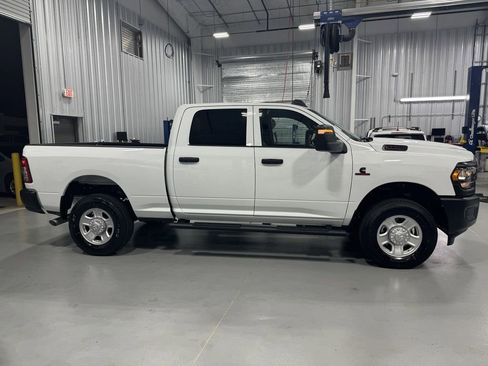 New 2024 RAM 2500 Tradesman AWD/4WD image 15
