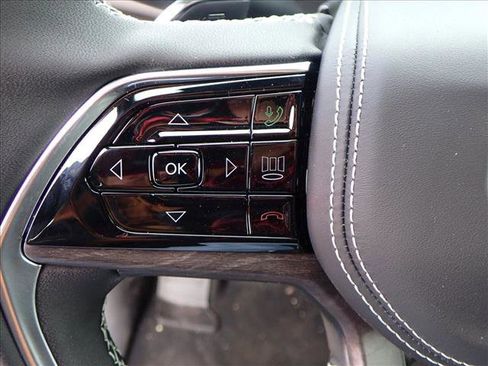 New 2025 Jeep Grand Cherokee Overland w/ Luxury Tech Group IV image 17