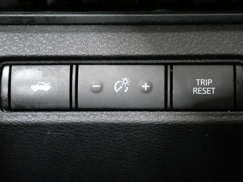 Used 2025 Nissan Altima 2.5 SV FWD image 14