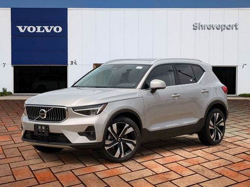 Certified 2023 Volvo XC40 B5 Plus w/ Driver Assist Package AWD/4WD image 1