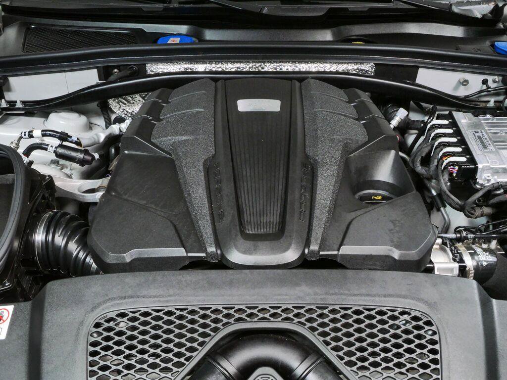 Certified 2026 Porsche Macan GTS AWD/4WD image 37