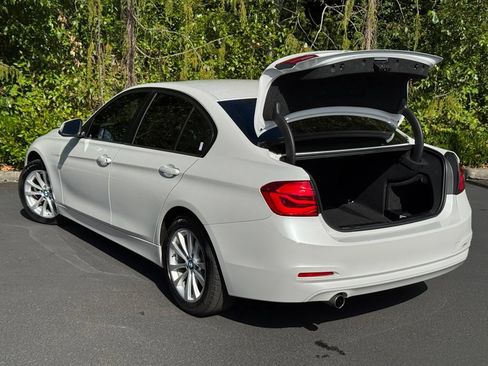Used 2018 BMW 320i xDrive Sedan w/ Premium Package AWD/4WD image 32