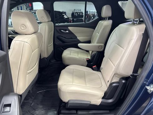 Used 2023 Chevrolet Traverse LT w/ LT Premium Package AWD/4WD image 46
