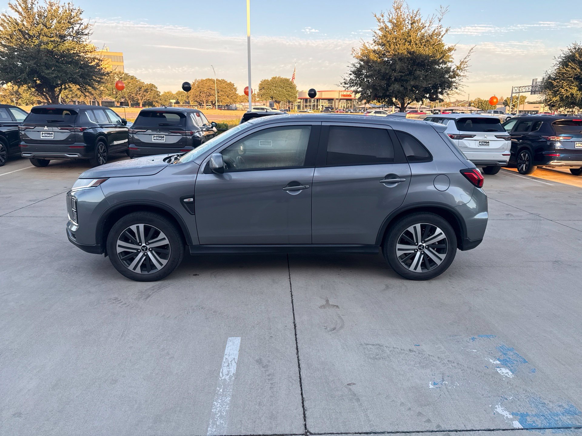 Used 2023 Mitsubishi Outlander Sport ES AWD/4WD image 3