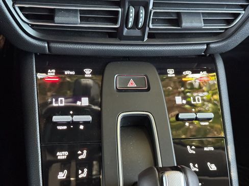 Certified 2023 Porsche Macan S AWD/4WD image 24