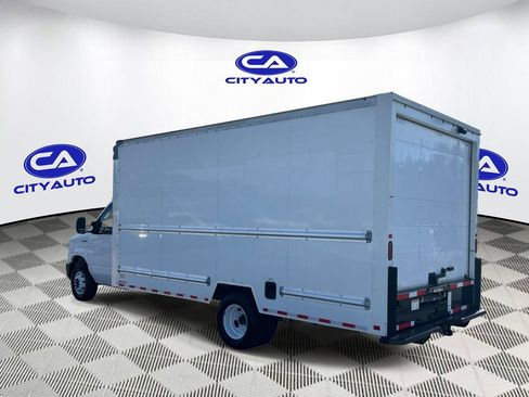 Used 2022 Ford E-350 and Econoline 350 Super Duty RWD image 7