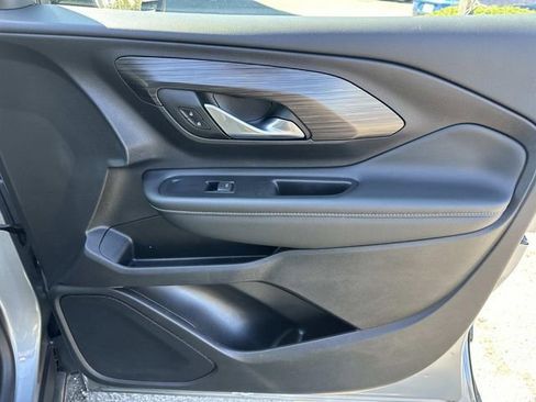 Used 2024 GMC Terrain SLT image 8