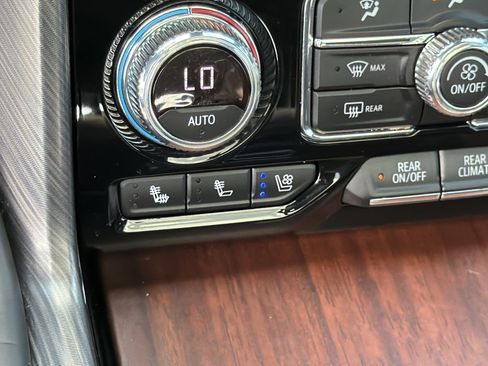 Used 2023 GMC Yukon Denali Ultimate AWD/4WD image 36