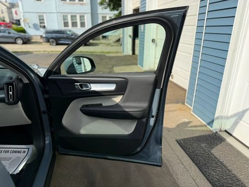 Used 2022 Volvo XC40 T5 Momentum w/ Premium Package AWD/4WD image 39