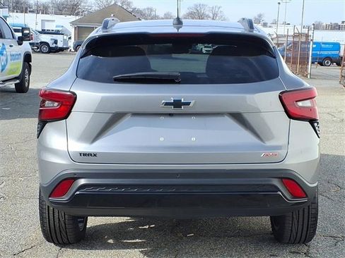Certified 2024 Chevrolet Trax RS w/ Driver Confidence Package image 4