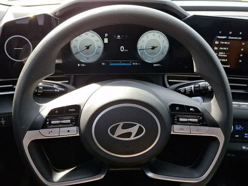 Used 2024 Hyundai Elantra SEL image 18