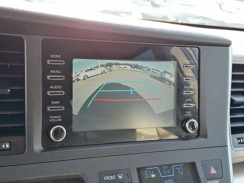 Used 2020 Toyota Sienna L image 19