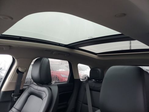 New 2026 Lincoln Corsair Premiere image 11