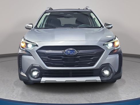 Used 2025 Subaru Outback Touring AWD/4WD image 2
