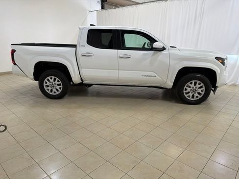 Used 2025 Toyota Tacoma SR5 AWD/4WD image 7