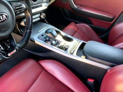 Used 2019 Kia Stinger GT2 image 16