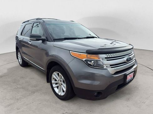 Used 2013 Ford Explorer XLT AWD/4WD image 4