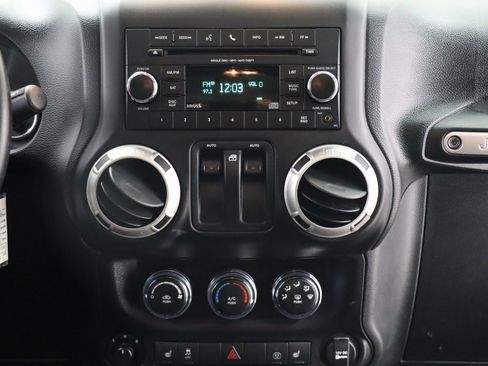 Used 2017 Jeep Wrangler Sahara w/ Connectivity Group image 24