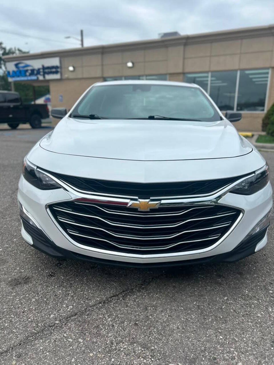 Used 2023 Chevrolet Malibu LS FWD image 2