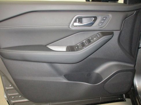 New 2026 Nissan Rogue Platinum w/ Platinum Premium Package image 13