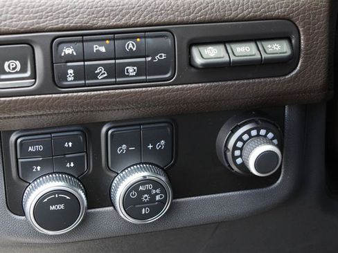 Used 2022 GMC Yukon Denali AWD/4WD image 25