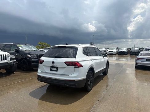 Used 2024 Volkswagen Tiguan SE FWD image 3