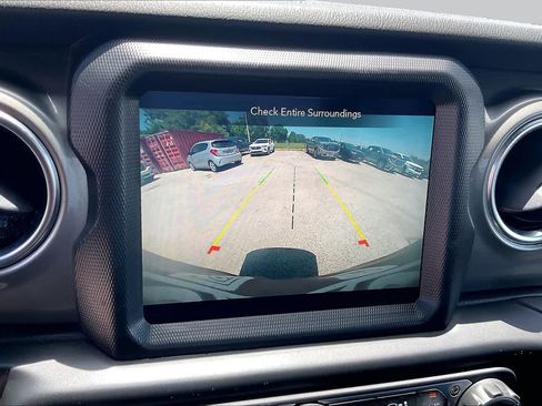 Used 2022 Jeep Wrangler Unlimited Sahara w/ LED Lighting Group AWD/4WD image 25