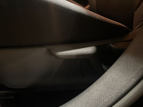 Used 2025 Nissan Versa SV image 21