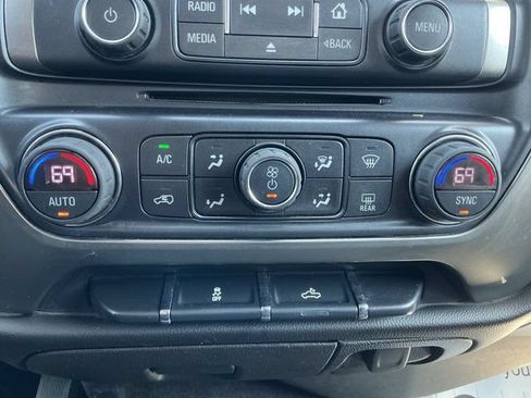 Used 2018 Chevrolet Silverado 1500 LT w/ LT Eassist Package AWD/4WD image 17
