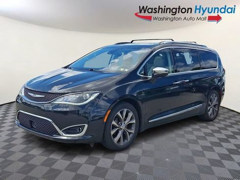 Used 2017 Chrysler Pacifica Limited FWD image 3