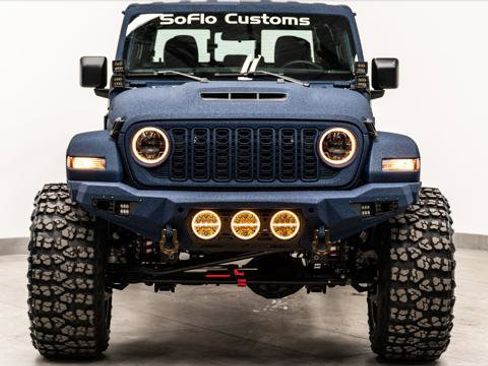 Used 2025 Jeep Gladiator Sport AWD/4WD image 5