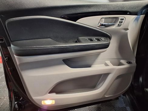 Used 2017 Honda Pilot Elite image 18