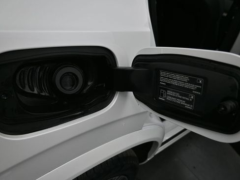 Certified 2025 Volvo XC90 B6 Ultra w/ Protection Package AWD/4WD image 18