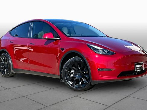 Used 2024 Tesla Model Y 2WD image 2