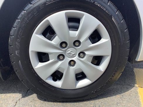 Used 2011 Hyundai Elantra GLS FWD image 17