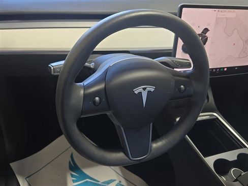 Used 2023 Tesla Model Y Performance AWD/4WD image 4