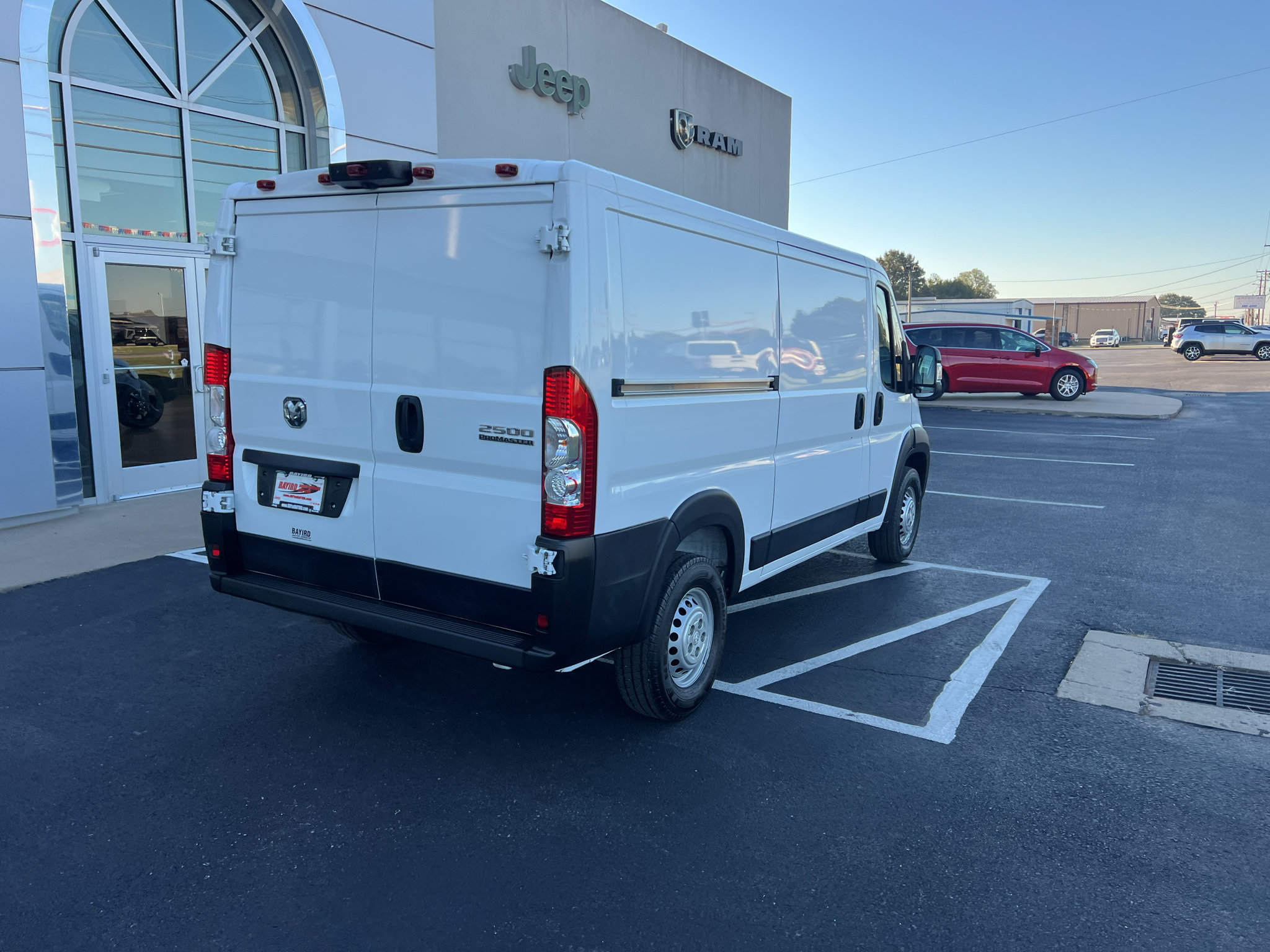 Used 2025 RAM ProMaster 2500 w/ Convenience Group FWD image 9