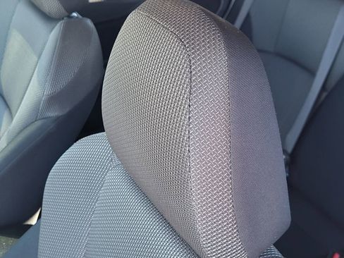 Used 2021 Subaru Crosstrek 2.0i image 5