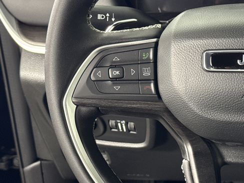 New 2025 Jeep Grand Cherokee Limited w/ Luxury Tech Group II image 14