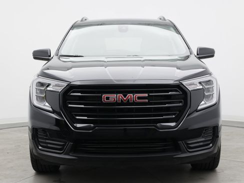 Used 2024 GMC Terrain SLE w/ Elevation Edition FWD image 2