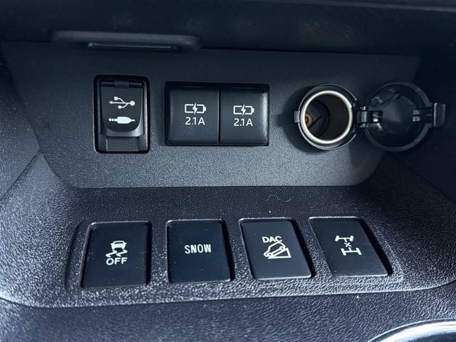 Used 2017 Toyota Highlander SE AWD/4WD image 20