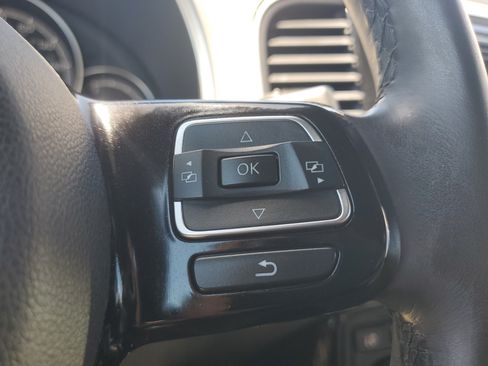 Used 2019 Volkswagen Beetle 2.0T SE FWD image 29