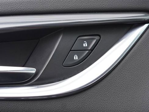 Used 2023 Buick Enclave Essence image 35